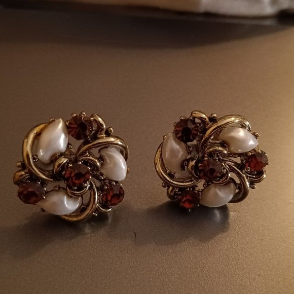 Vintage Babytooth Lisner Amber Rhinestone Earrings - Picture 3 of 10